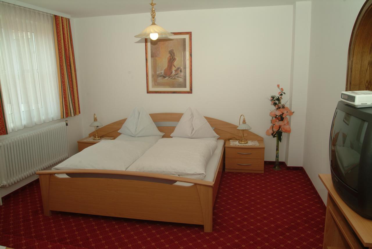 Berghamer's Gasthof Hotel Neukirchen am Walde Zimmer foto